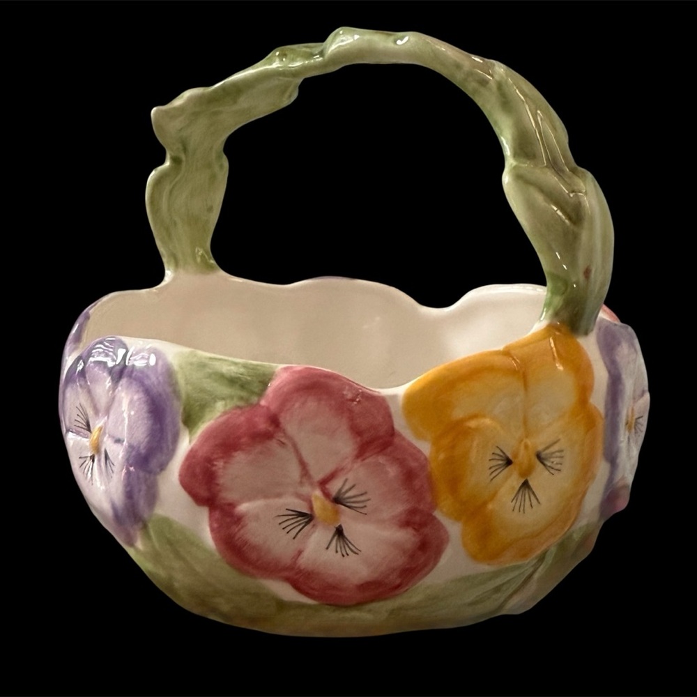 Vintage Lucie Sable Ceramic Pansy Basket: 1970s Cottagecore
Decor